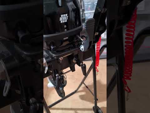 Motor Fuera de Borda Revolt 18HP a 2 Tiempos con Tanque Externo de 24L